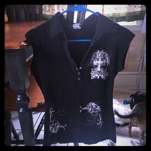 Junior girls black/white V-neck w/ collar shirt.